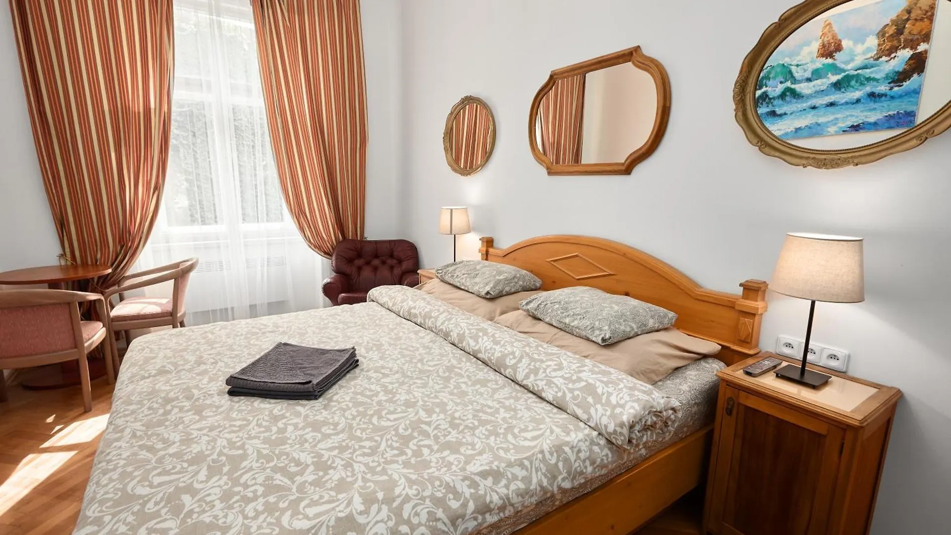 Room & Parking Assistance Prague 0*,