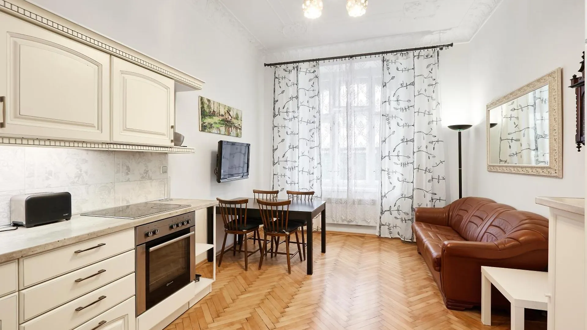 Room & Parking Assistance Prague Homestay