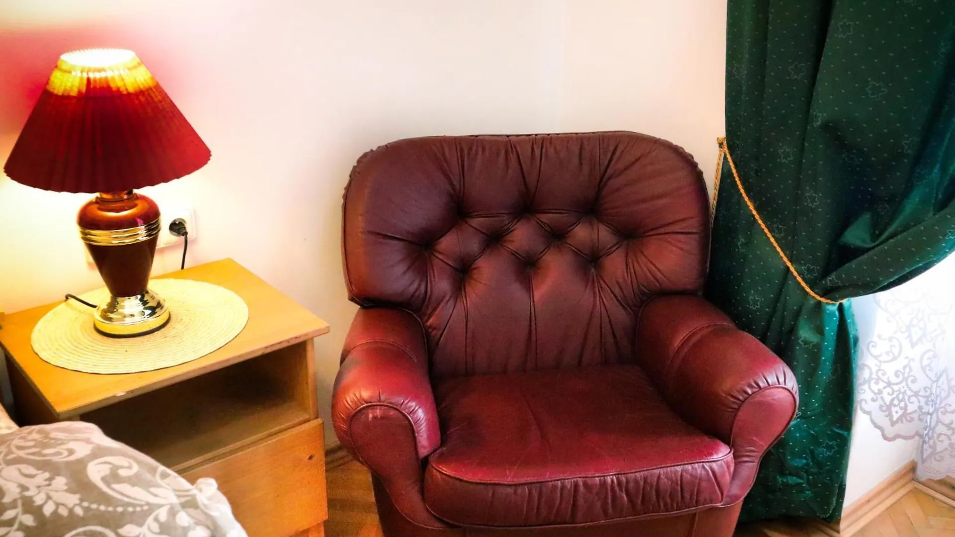 Room & Parking Assistance Prague Homestay