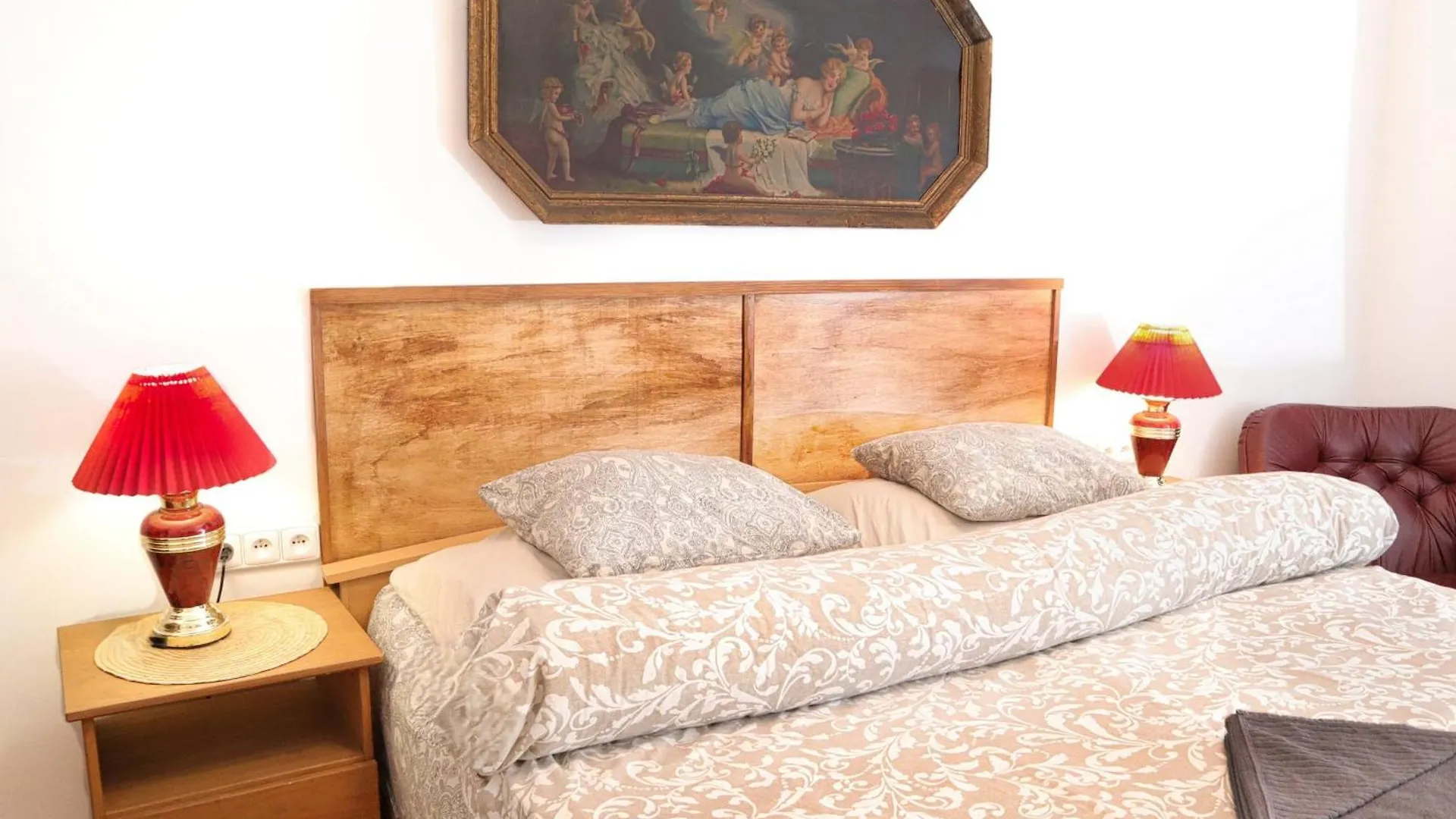 Room & Parking Assistance Prague