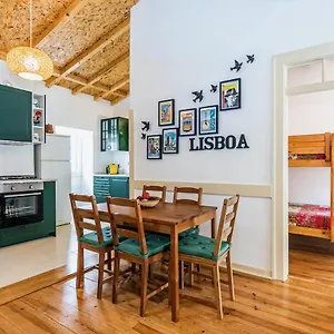 moderno-apartamento-em-bairro-tpico-lisboeta.hotels-lisbon-portugal.com/